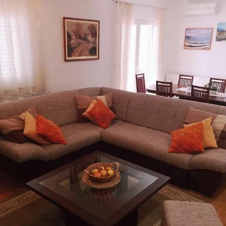 Roza * Ploce (Dubrovnik-Neretva)